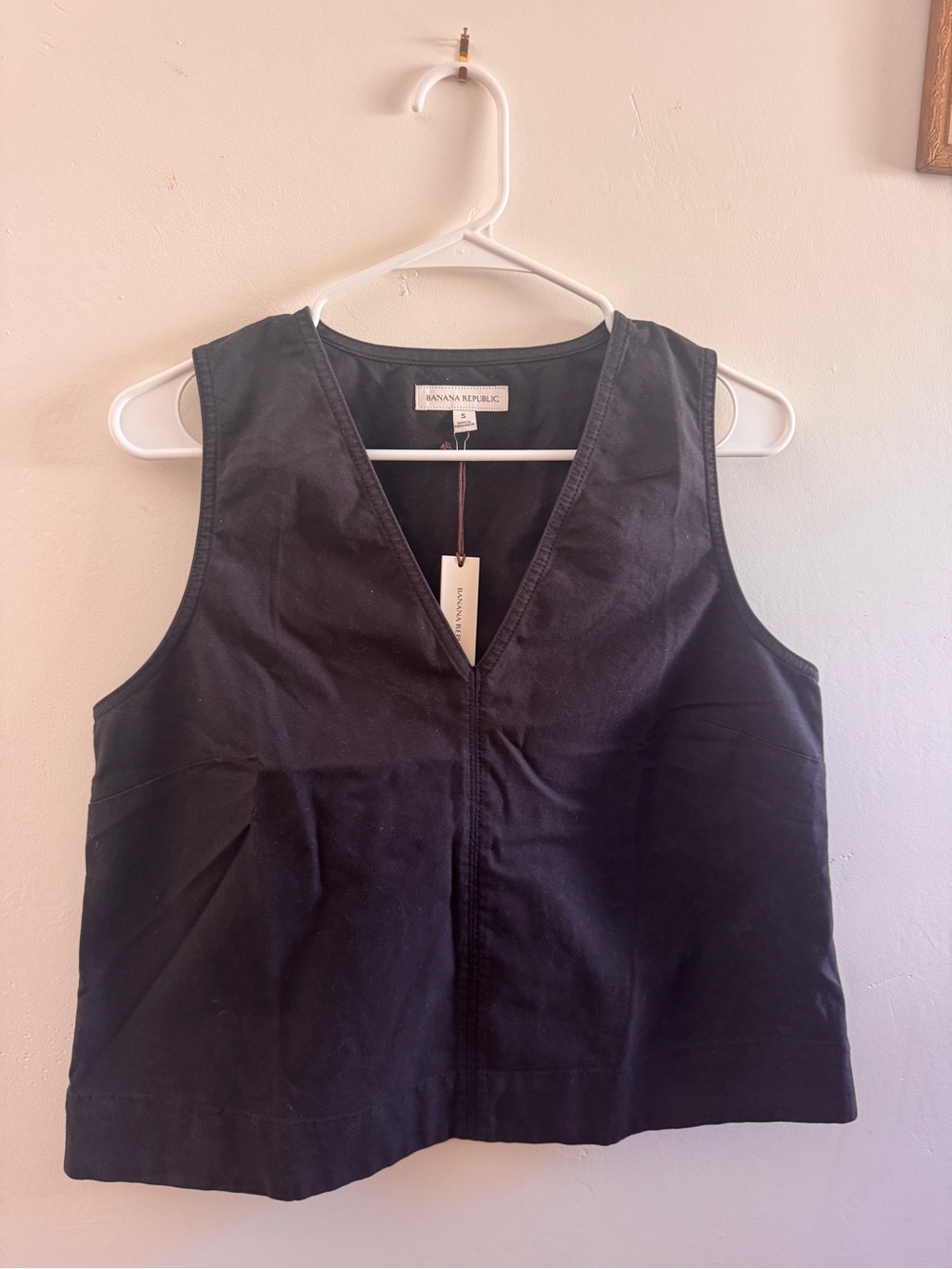 Banana Republic Black V-Neck Sleeveless Shell / Canvas Tank